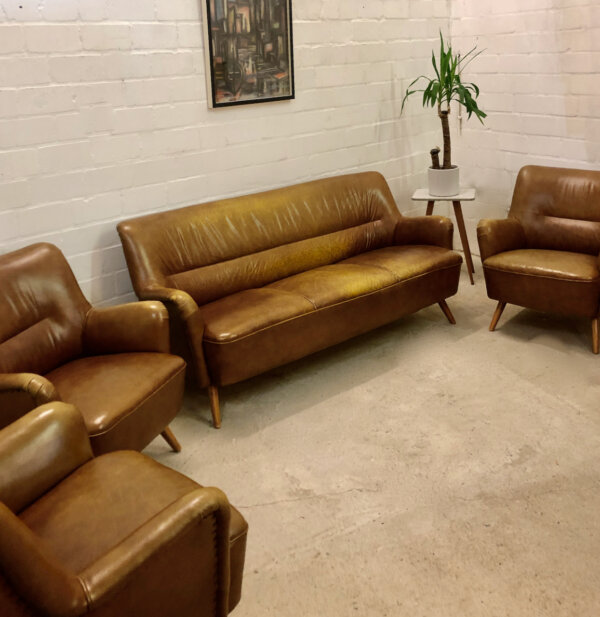 Mid Century Ledergarnitur, 1960's, Echtleder, Cognac, Vintage, Clubsessel, Agenturmöbel, Einrichtung, Wartebereich, Industrial, Loft, Agentur-Einrichtung, Chill-Ecke, Clubsofa, Cocktailsessel Leder, Armchair, 1950's, Modern, Sofa und 3 Sessel, Sofa und Sessel