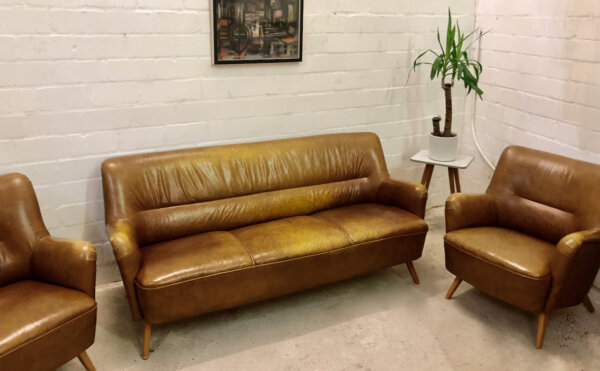 Mid Century Ledergarnitur, 1960's, Echtleder, Cognac, Vintage, Clubsessel, Agenturmöbel, Einrichtung, Wartebereich, Industrial, Loft, Agentur-Einrichtung, Chill-Ecke, Clubsofa, Cocktailsessel Leder, Armchair, 1950's, Modern, Sofa und 3 Sessel, Sofa und Sessel