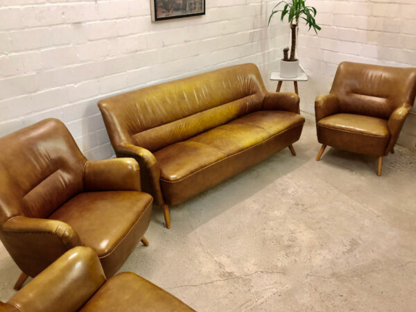 Mid Century Ledergarnitur, 1960's, Echtleder, Cognac, Vintage, Clubsessel, Agenturmöbel, Einrichtung, Wartebereich, Industrial, Loft, Agentur-Einrichtung, Chill-Ecke, Clubsofa, Cocktailsessel Leder, Armchair, 1950's, Modern, Sofa und 3 Sessel, Sofa und Sessel