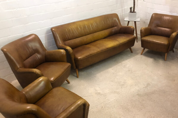 Mid Century Ledergarnitur, 1960's, Echtleder, Cognac, Vintage, Clubsessel, Agenturmöbel, Einrichtung, Wartebereich, Industrial, Loft, Agentur-Einrichtung, Chill-Ecke, Clubsofa, Cocktailsessel Leder, Armchair, 1950's, Modern, Sofa und 3 Sessel, Sofa und Sessel