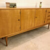 Mid Century Credenzia, Sideboard Esche 1960's, Vintage, helle Holz, Kirsche, 4 Schubladen, konische Beine, verschließbar, 2 Fächer, Designklassiker, Modern, Industrial, Agentureinrichtung, Interior Design, Kommode, Anrichte, Buffet, Lowboard
