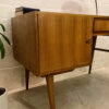 Vintage Nussbaum Schreibtisch, 1970's, homeoffice, Arbeitsplatz, Mid Century Modern, Designklassiker, trapezförmige Beine, Grifflos, Industrial