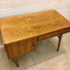 Vintage Nussbaum Schreibtisch, 1970's, homeoffice, Arbeitsplatz, Mid Century Modern, Designklassiker, trapezförmige Beine, Grifflos, Industrial