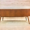 Vintage Schreibtisch, Mid Century 1960's, Nussbaum, Kirschholz, Schubladen verschließbar, Designklassiker, Tischlerarbeit, massiv, Maserung, hell, schräge Beine, WK Möbel,