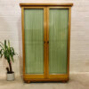 Mid Century Kleiderschrank, hell, 1950's, Vintage, Vorhänge, Messing, Rüster, Ulme, Esche, Mid Century Modern, Glastüren, Gardinen, helles Holz, Dielenschrank, Garderobenschrank, verschließbar, Kleiderstange, Designklassiker, Industrial