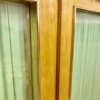 Mid Century Kleiderschrank, hell, 1950's, Vintage, Vorhänge, Messing, Rüster, Ulme, Esche, Mid Century Modern, Glastüren, Gardinen, helles Holz, Dielenschrank, Garderobenschrank, verschließbar, Kleiderstange, Designklassiker, Industrial