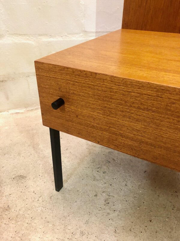 Teakholz Nachtschränke, Danish Design, Rego Mobile, Günther Renkel, mit Schublade, 2er - Set, Vintage, 1960's, 1970's, Designklassiker, Metallbeine, schwarz, braun, helle Holz, Teak, Danish, mit Rückwand, Wandschutz