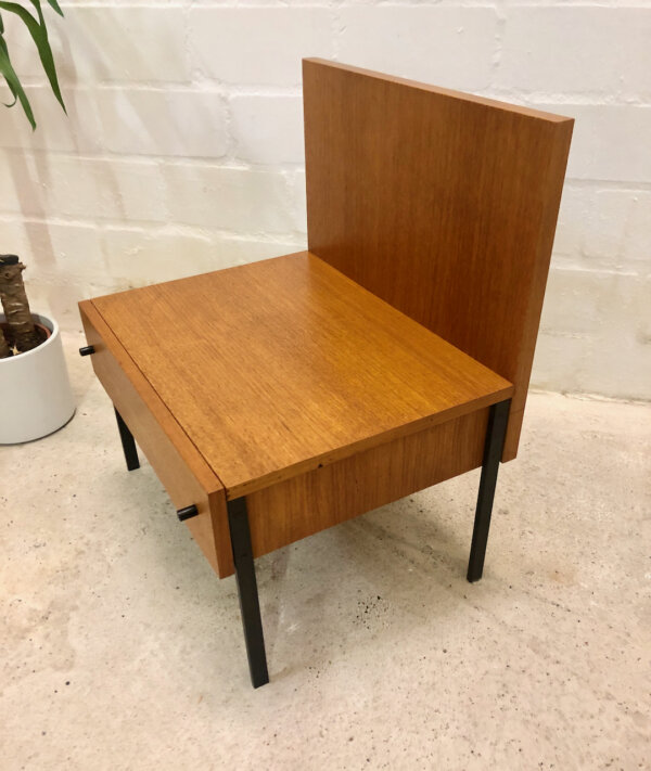 Teakholz Nachtschränke, Danish Design, Rego Mobile, Günther Renkel, mit Schublade, 2er - Set, Vintage, 1960's, 1970's, Designklassiker, Metallbeine, schwarz, braun, helle Holz, Teak, Danish, mit Rückwand, Wandschutz