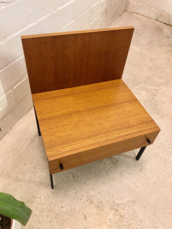 Teakholz Nachtschränke, Danish Design, Rego Mobile, Günther Renkel, mit Schublade, 2er - Set, Vintage, 1960's, 1970's, Designklassiker, Metallbeine, schwarz, braun, helle Holz, Teak, Danish, mit Rückwand, Wandschutz