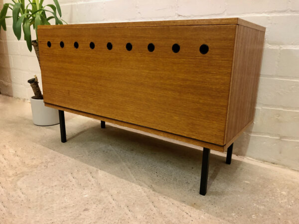 Teakholz Kommode, Rego Mobile 1960's, Günter Renkel, Sideboard, Schuhschrank, Lowboard, Flurschrank, Garderobe, Flurkommode, Anrichte, schwarze Metallbeine, Danish Design, Lüftungslöcher