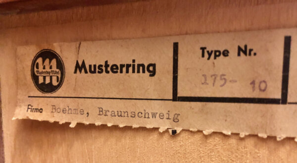 Musterring Sideboard, Kommode 1960's, Nussbaum, verschließbar, Vintage, Mid Century, Mussterring Büro, Einlegeboden, Anrichte, Designklassiker, 1970's