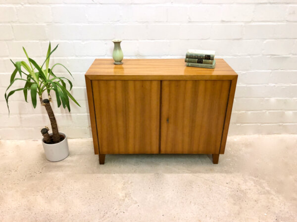 Musterring Sideboard, Kommode 1960's, Nussbaum, verschließbar, Vintage, Mid Century, Mussterring Büro, Einlegeboden, Anrichte, Designklassiker, 1970's