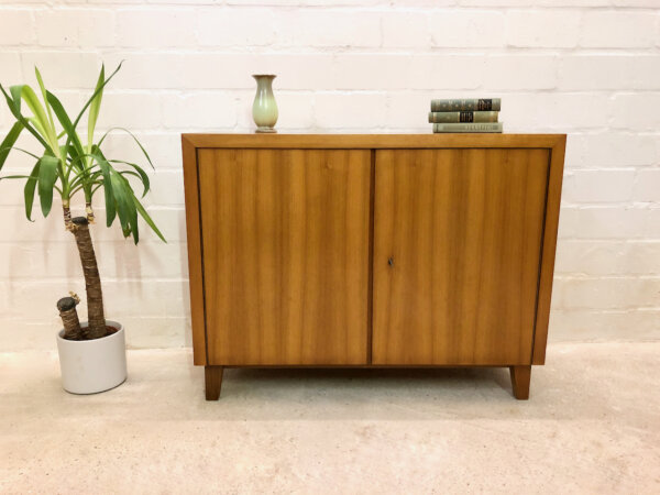 Musterring Sideboard, Kommode 1960's, Nussbaum, verschließbar, Vintage, Mid Century, Mussterring Büro, Einlegeboden, Anrichte, Designklassiker, 1970's