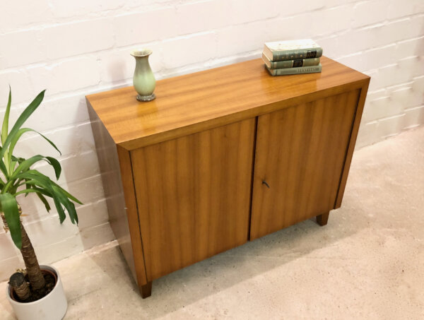 Musterring Sideboard, Kommode 1960's, Nussbaum, verschließbar, Vintage, Mid Century, Mussterring Büro, Einlegeboden, Anrichte, Designklassiker, 1970's