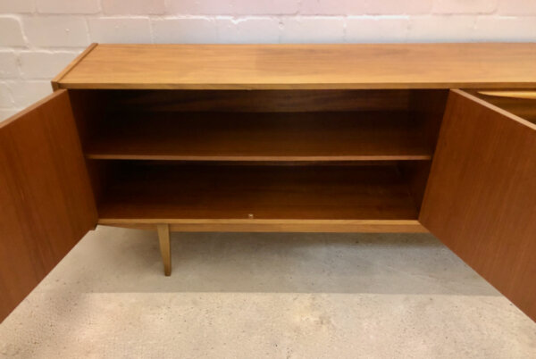 Vintage Sideboard, Anrichte 1960's, Kommode, gestreift, Nussbaum, Designklassiker, Mid Century, 4 Schubladen, Büro, verschließbar, Agentur