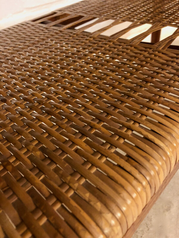 Couchtisch, Teakholz 1960's, Hans Wegner, Coffeetable, Tisch, Teak, Architekt, Surfboard, Vintage, Mid Century, 1960's, 60er, Designklassiker, Zeitungsablage, Magazinablage, Geflecht, geflochten, Made in Denmark