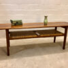Couchtisch, Teakholz 1960's, Hans Wegner, Coffeetable, Tisch, Teak, Architekt, Surfboard, Vintage, Mid Century, 1960's, 60er, Designklassiker, Zeitungsablage, Magazinablage, Geflecht, geflochten, Made in Denmark