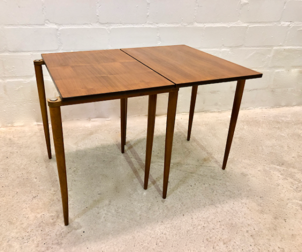 Nesting Tables, Beistelltische Opal Möbel, Nussbaum, Vintage, Mid Century, Satztische, 2er Set, konische Beine, Danish Design, Couchtische, Maserung, 1960's, 1970's