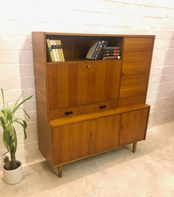 Vintage Nussbaum Highboard, 1970's, Barschrank, Buffet, aufklappbar, Schubladen, verschließbar, Sideboard, Anrichte, Mid Century, Designklassiker, 1960's