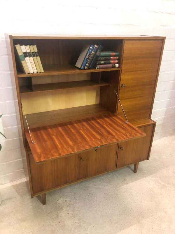 Vintage Nussbaum Highboard, 1970's, Barschrank, Buffet, aufklappbar, Schubladen, verschließbar, Sideboard, Anrichte, Mid Century, Designklassiker, 1960's