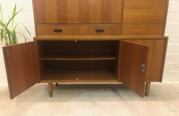 Vintage Nussbaum Highboard, 1970's, Barschrank, Buffet, aufklappbar, Schubladen, verschließbar, Sideboard, Anrichte, Mid Century, Designklassiker, 1960's