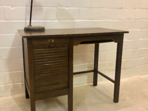 Vintage Rollladen Schreibtisch, 1960's, dunkelbraun, Eiche, Mid Century, Industrial, verschließbar, Rolltür, Schubladen, klein, Dekotisch, 1970, Desk, Sekretär