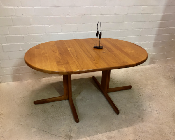 Vintage Esstisch, Teakholz rund/ oval, ausziehbar, Danish Design, 2 Einsteckplatten, dicke Tischplatte, 1970, 1980, Made in Denmark