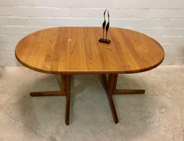 Vintage Esstisch, Teakholz rund/ oval, ausziehbar, Danish Design, 2 Einsteckplatten, dicke Tischplatte, 1970, 1980, Made in Denmark