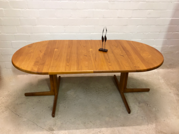 Vintage Esstisch, Teakholz rund/ oval, ausziehbar, Danish Design, 2 Einsteckplatten, dicke Tischplatte, 1970, 1980, Made in Denmark