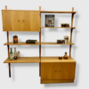 Danish Design Regalwand, HG Furniture, 1970's, Eiche, helles Holz, Bücherregal, Schrank, Mid Century, Made in Denmark, Rud Thygesen, Johnny Sørensen, Regalböden, Wandregal, 1960's, Designklassiker