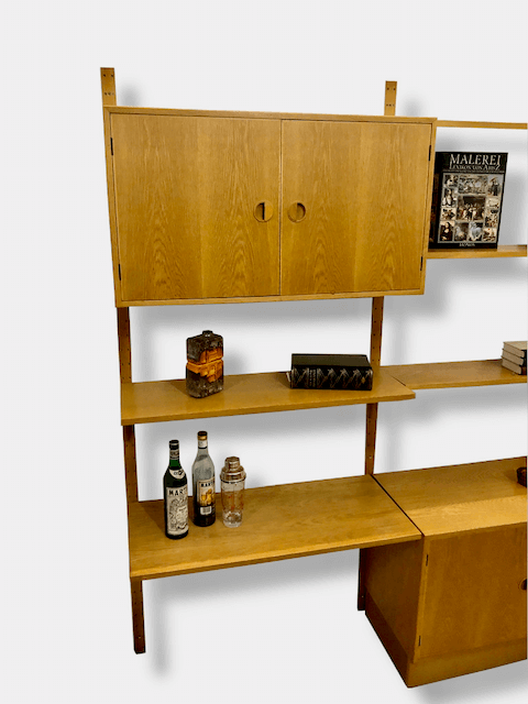 Danish Design Regalwand, HG Furniture, 1970's, Eiche, helles Holz, Bücherregal, Schrank, Mid Century, Made in Denmark, Rud Thygesen, Johnny Sørensen, Regalböden, Wandregal, 1960's, Designklassiker