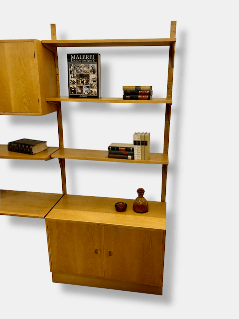 Danish Design Regalwand, HG Furniture, 1970's, Eiche, helles Holz, Bücherregal, Schrank, Mid Century, Made in Denmark, Rud Thygesen, Johnny Sørensen, Regalböden, Wandregal, 1960's, Designklassiker