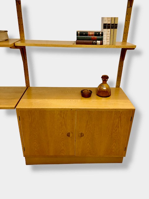 Danish Design Regalwand, HG Furniture, 1970's, Eiche, helles Holz, Bücherregal, Schrank, Mid Century, Made in Denmark, Rud Thygesen, Johnny Sørensen, Regalböden, Wandregal, 1960's, Designklassiker