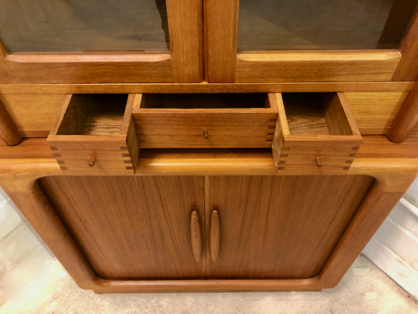 Mid Century Eckschrank, Danish Design, 1970's, Vitrine, Schrank, Schubladen, Schiebetüren, Lamellentüren, Bar, Barschrank, Vintage, Made in Denmark, Dyrlund, 1960's