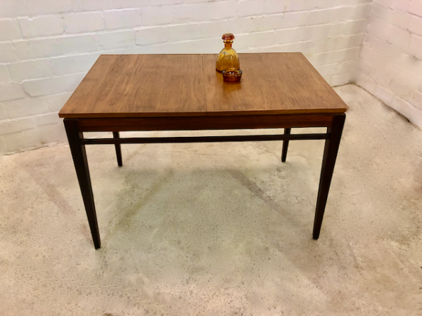 Teakholz Esstisch, Vintage 1960's, ausziehbar, klappbar, Palisander, Danish Design, Mid Century, 1970's, Dining Table, Konische Beine, Untergestell Palisander