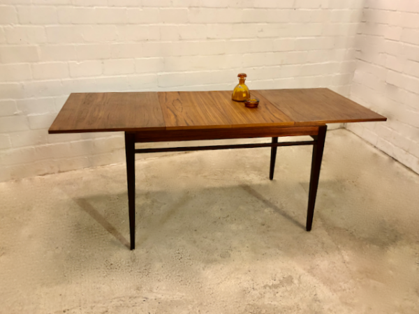 Teakholz Esstisch, Vintage 1960's, ausziehbar, klappbar, Palisander, Danish Design, Mid Century, 1970's, Dining Table, Konische Beine, Untergestell Palisander