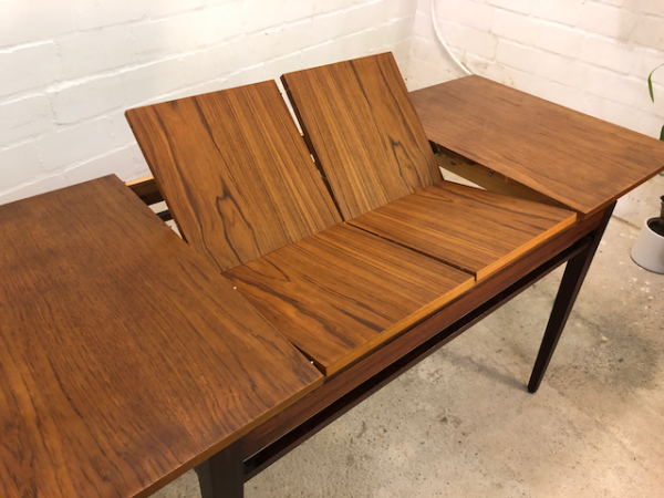 Teakholz Esstisch, Vintage 1960's, ausziehbar, klappbar, Palisander, Danish Design, Mid Century, 1970's, Dining Table, Konische Beine, Untergestell Palisander