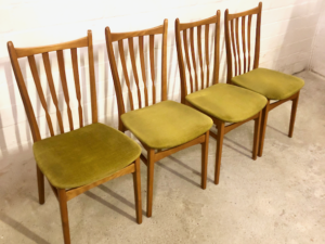 Vintage Dining Chairs, 4er Set, helles Holz, Mohair, Samt, Sprossenstuhl, grün, gelb, Buche, 1960's