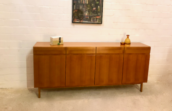 Vintage Sideboard, Nussbaum, 1970's, GE-EL, schlicht, grifflos, Schubladen, Türen, helles Holz, Mid Century, Design, Klassiker