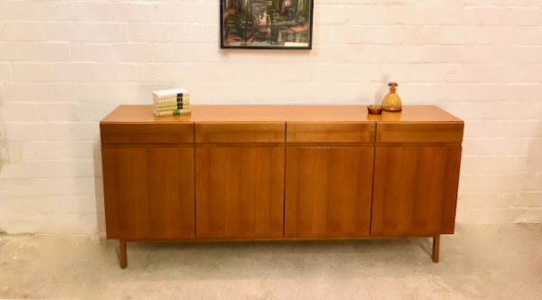 Vintage Sideboard, Nussbaum, 1970's, GE-EL, schlicht, grifflos, Schubladen, Türen, helles Holz, Mid Century, Design, Klassiker