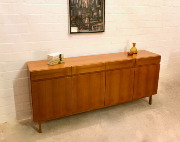 Vintage Sideboard, Nussbaum, 1970's, GE-EL, schlicht, grifflos, Schubladen, Türen, helles Holz, Mid Century, Design, Klassiker