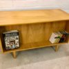 Mid Century Desk, Schreibtisch 1960's, true Vintage, Rüster, Ulme, helles Holz, Danish Design, konische Beine, 5 Schubladen, verschließbar, beidseitig, Bücherfach, Rückseite nutzbar, Designklassiker, 70er Jahre