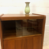 Kleiner Beistellschrank, m. Glasschiebetüren, Nussbaum, braun, 1970's, Maserung, Flurkommode, Vintage, Mid Century, verschließbar, Konsole, Kommode, Klassiker