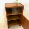 Kleiner Beistellschrank, m. Glasschiebetüren, Nussbaum, braun, 1970's, Maserung, Flurkommode, Vintage, Mid Century, verschließbar, Konsole, Kommode, Klassiker