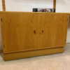 Danish Design Regalwand, HG Furniture, 1970's, Eiche, helles Holz, Bücherregal, Vitrine, Schrank, Mid Century, Made in Denmark, Rud Thygesen, Johnny Sørensen, Regalböden, Glastüren, Wandregal, 1960's, Designklassiker