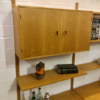 Danish Design Regalwand, HG Furniture, 1970's, Eiche, helles Holz, Bücherregal, Schrank, Mid Century, Made in Denmark, Rud Thygesen, Johnny Sørensen, Regalböden, Wandregal, 1960's, Designklassiker