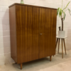 true Vintage Highboard, Nussbaum 1960's, Schrank, Anrichte, Mid Century, 970's, Kommode, 4 Fächer, Maserung, Patina, verschließbar, Klassiker, Herrenkommode, konische Beine