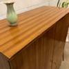 true Vintage Highboard, Nussbaum 1960's, Schrank, Anrichte, Mid Century, 970's, Kommode, 4 Fächer, Maserung, Patina, verschließbar, Klassiker, Herrenkommode, konische Beine