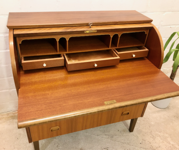 Egon Ostergaard Sekretär, SMI, 1960's, Swedish, Made in Sweden, Schreibtisch, Desk, Ladies Desk, Schubladen, Runddeckel Sekretär, verschließbar, Mid Century, Designklassiker, Danish Design