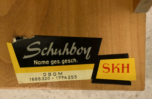 Vintage Schuhschrank, schmal, 1960's, helles Holz, Rüster, Ulme, Mid Century, 3 Schubladen, schräge Beine, konische Beine, Klassiker, Design, Modern, Schuhboy